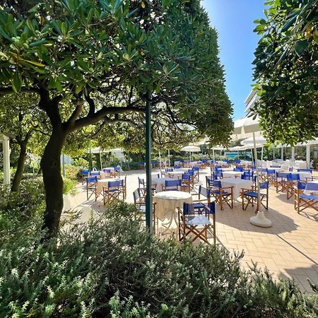 Hotel Parco Delle Rose Silvi Marina Exteriör bild