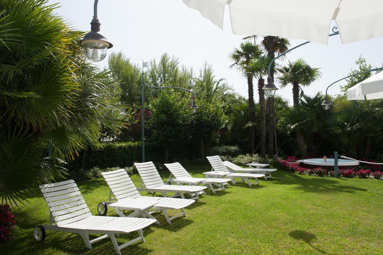 Hotel Parco Delle Rose Silvi Marina Exteriör bild